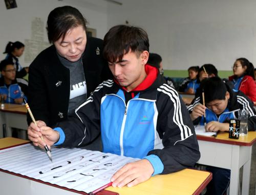 民族团结一家亲学生画内容|民族团结一家亲学生画 ...