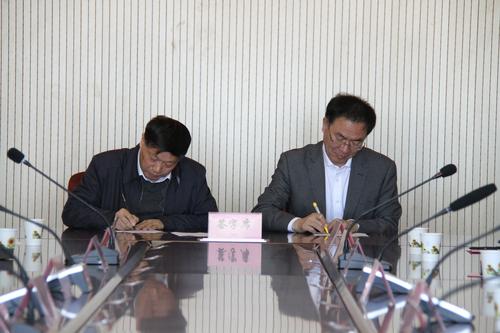 克拉玛依市高级中学与北屯高级中学签订融合发展协议