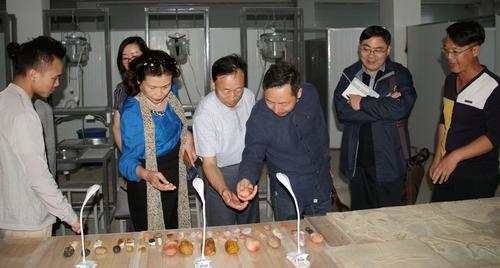 参观北职工艺美术专业玉雕工作室