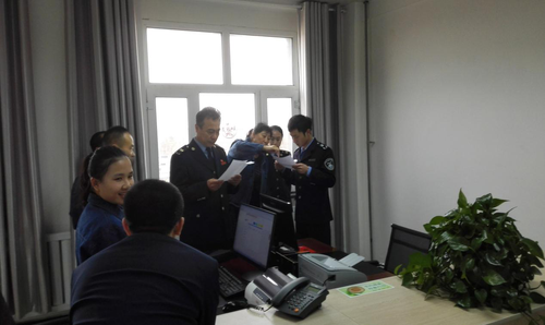 图为：现场查看企业申报数据