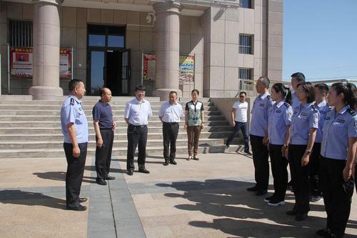 魏副师长慰问1