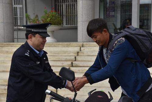 刑警大队发还摩托车仪式1 刑警大队发还摩托车仪式1