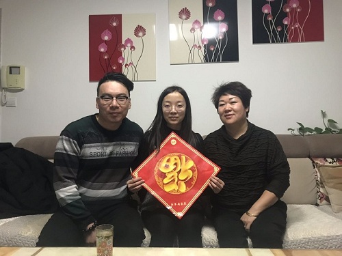 干群一家亲 春节期间第十师北屯市国土资源局干部给结亲户拜年