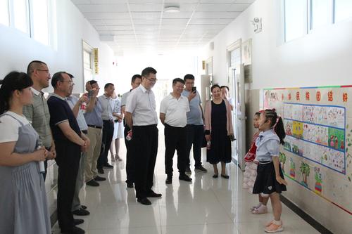 兵团考核验收组在北屯高级中学义务部.JPG