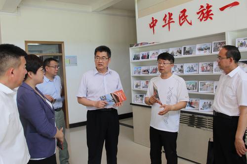 兵团考核验收组在一八四团.JPG