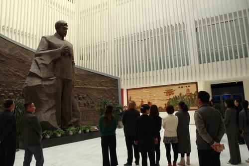 教育局党组走进师市博物馆进行党性教育 (2)