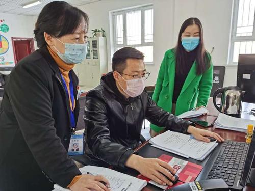 民政局工作人员下沉到街道社区开展疫情防控工作 民政局工作人员下沉到街道社区开展疫情防控工作