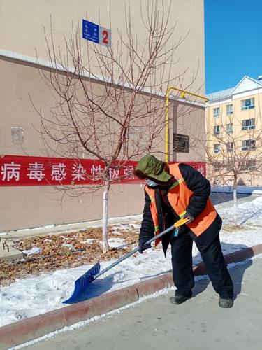 一八七团晨光物业员工全天候挺在疫情防控第一线温暖居民心2