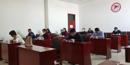 第十师职改办召开教育系列职称评审大会1
