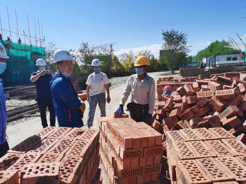 考核组深入在建项目工地走访