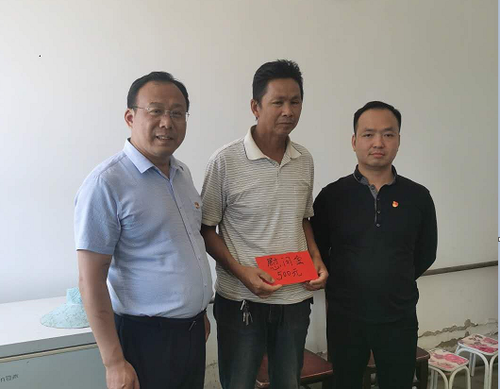 走访慰问老党员1