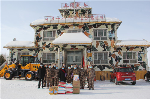 合影留念  黄兰  拍摄.JPG