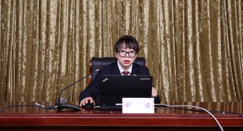 第十师检察分院党支部副书记修丽丽主持并上给全体干警上专题党课