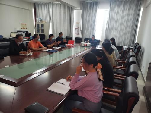 图1 师市党委常委、副师长魏建军同志主持学习研讨社会主义革命和建设时期历史