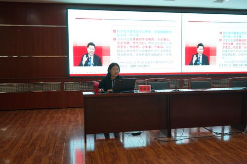 党史学习老师讲课现场