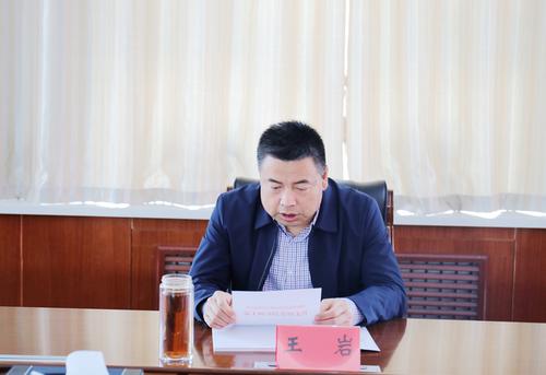 分院党组成员、副检察长王岩主持会议
