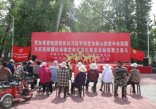 第十师秦剧团文化下基层演出现场