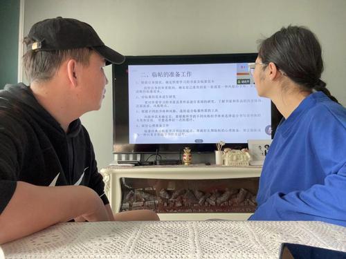 演员认真参加线上培训