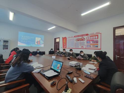 第十师社保中心屯南社保所给企业职工培训现场