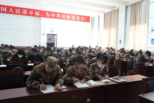 团职工群众认真学习法律知识