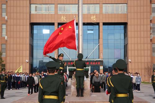 北屯高级中学举行升国旗仪式 北屯高级中学举行升国旗仪式