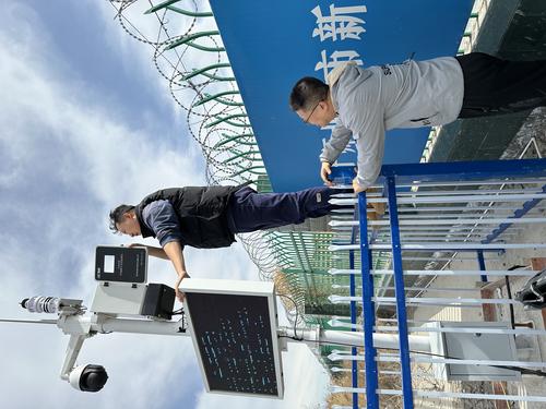 第十师生态环境监测站人员与运维单位共同开展噪声自动监测站巡查工作