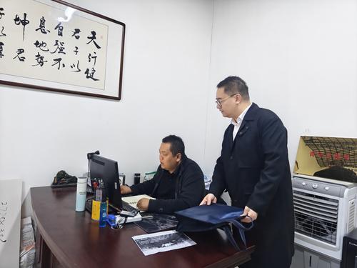 十师社保工作人员深入快递企业了解人员情况