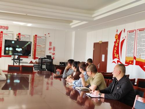 5月20日师市民政局全体干部观看警示教育片