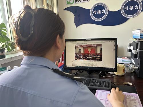 图为184团司法所迪力达西学习党的二十届三中全会相关精神