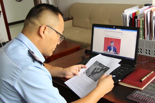图为军垦街道司法所所长王亚伟组织学习党的二十届三中全会精神