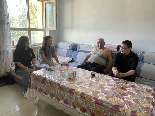 走访少数民族家庭