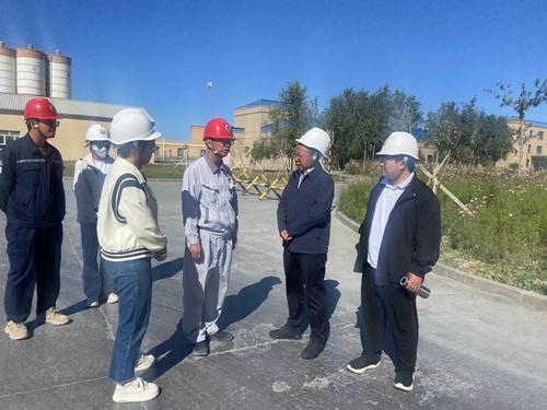 与青松南岗建材公司企业负责人现场交流