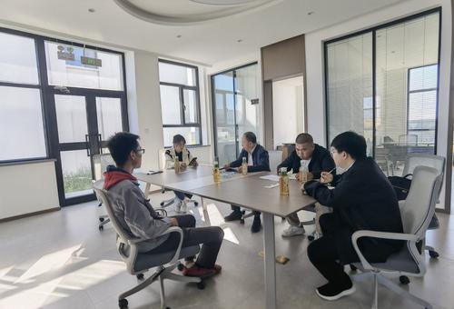 在驰远建设公司座谈交流
