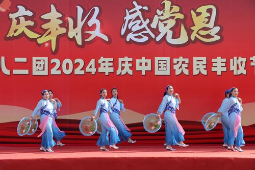 庆丰收、感党恩活动现场四。谢国庆摄