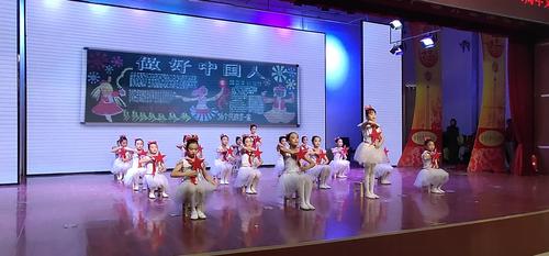 《红星闪闪》谢国庆摄