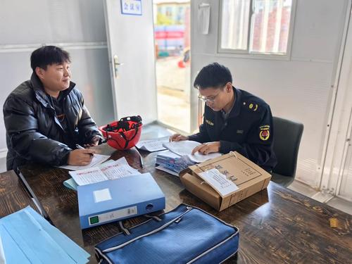 开展在建工程项目农民工工资落实情况及发放《农民工工资支付条例宣传单》
