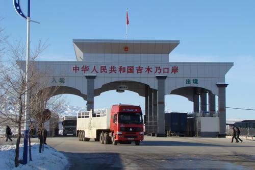2008年，位于第十师一八六团的吉木乃口岸（师市史志办  供图）