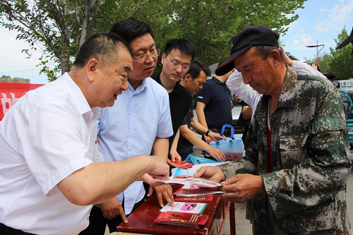 师市司法局联合律所党总支共同开展普法宣传活动