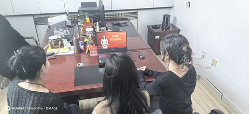 仲裁院组织妇女节观看两会视频活动1
