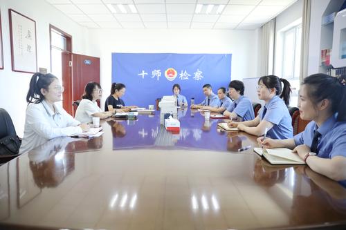 座谈