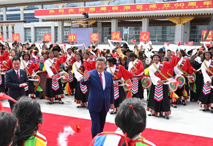 习近平在出席西藏自治区成立60周年庆祝活动后返回北京