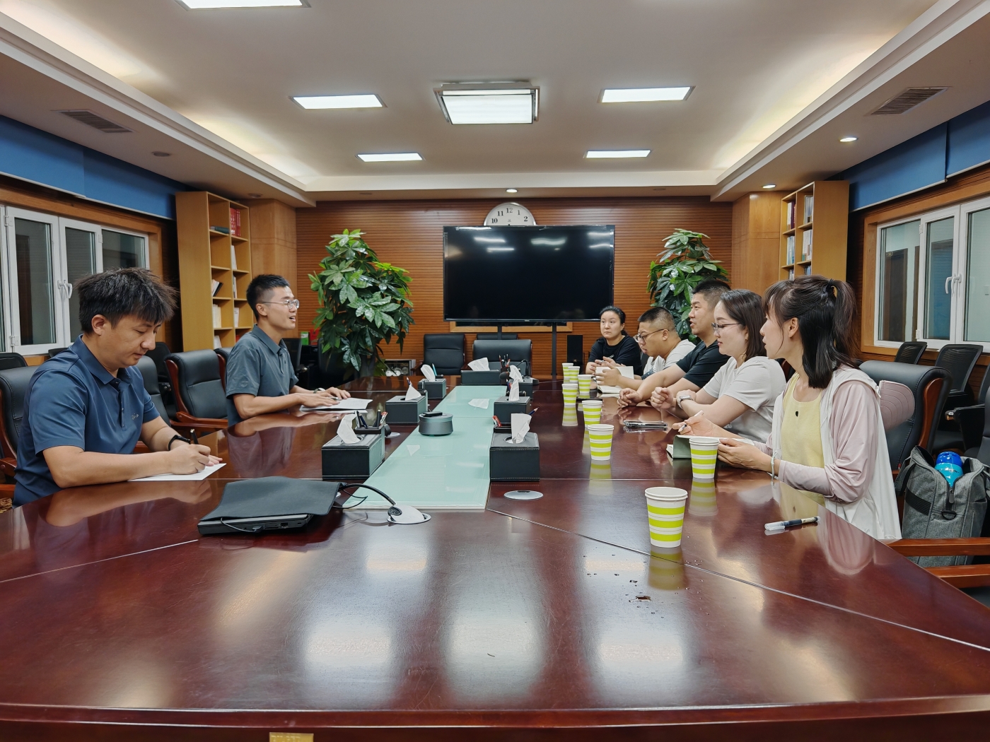 第十师生态环境监测站与兵团生态环境第一监测站开展座谈交流-王令胜摄影