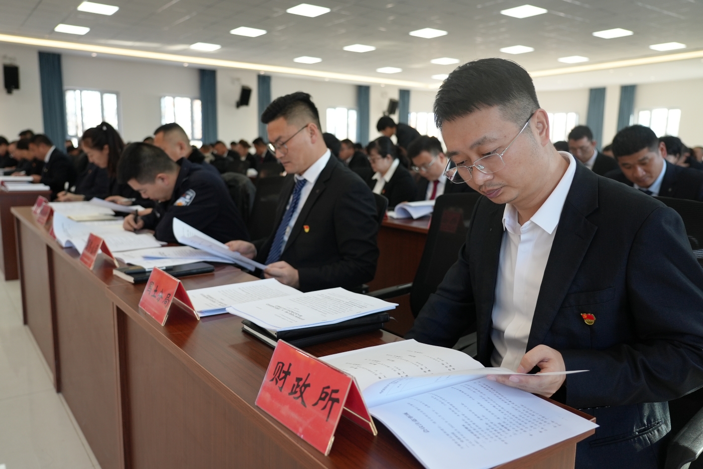 参会代表认真聆听。谢国庆摄