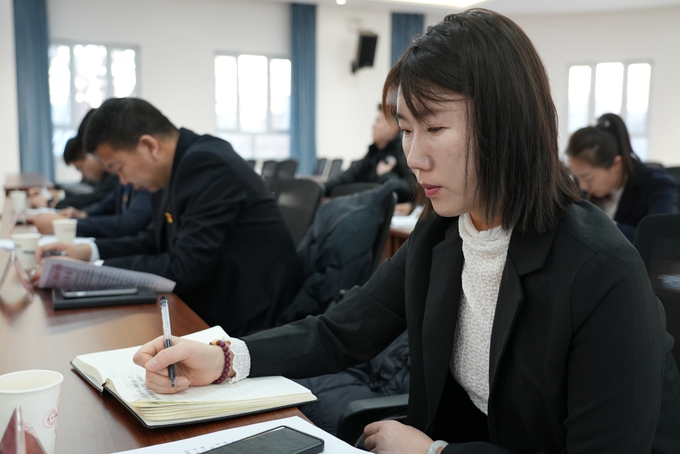 与会人员聆听会议内容。谢国庆摄 与会人员聆听会议内容。谢国庆摄