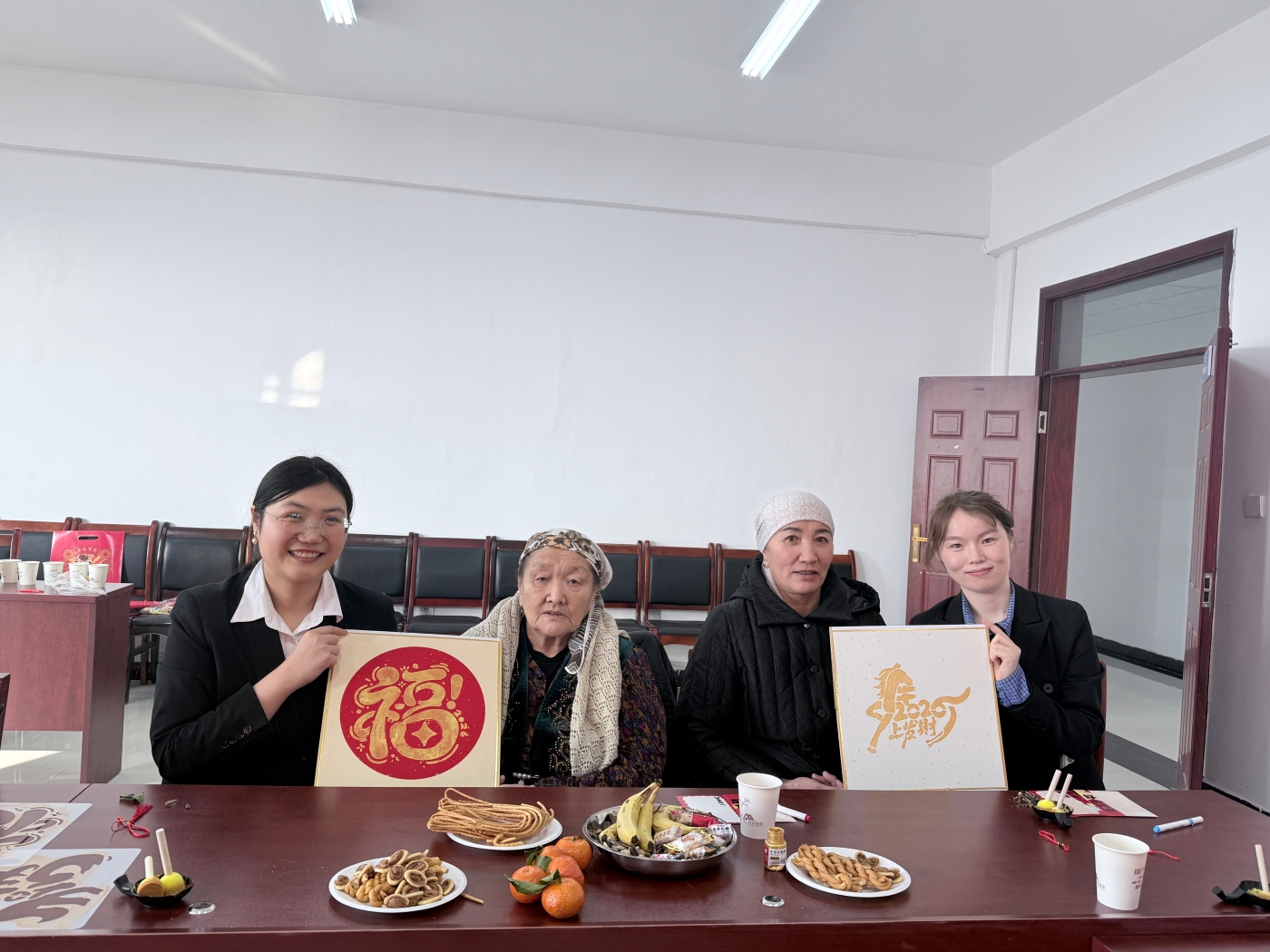 图2政务服务和大数据局邀请结亲户到本单位开展“同心筑梦迎马年 政务服务谱新篇”活动 图2政务服务和大数据局邀请结亲户到本单位开展“同心筑梦迎马年 政务服务谱新篇”活动