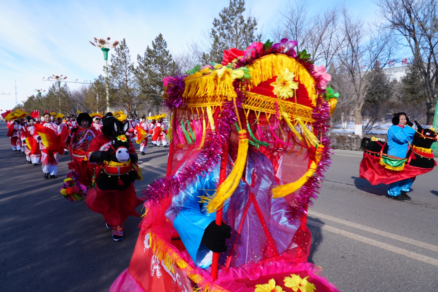 旱船表演。谢国庆摄