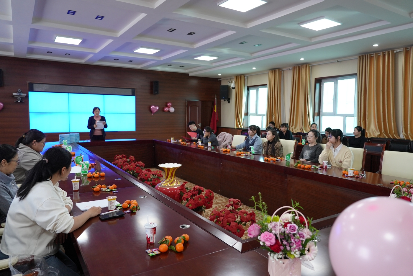 团场优秀妇女代表作家风家教宣讲。谢国庆摄