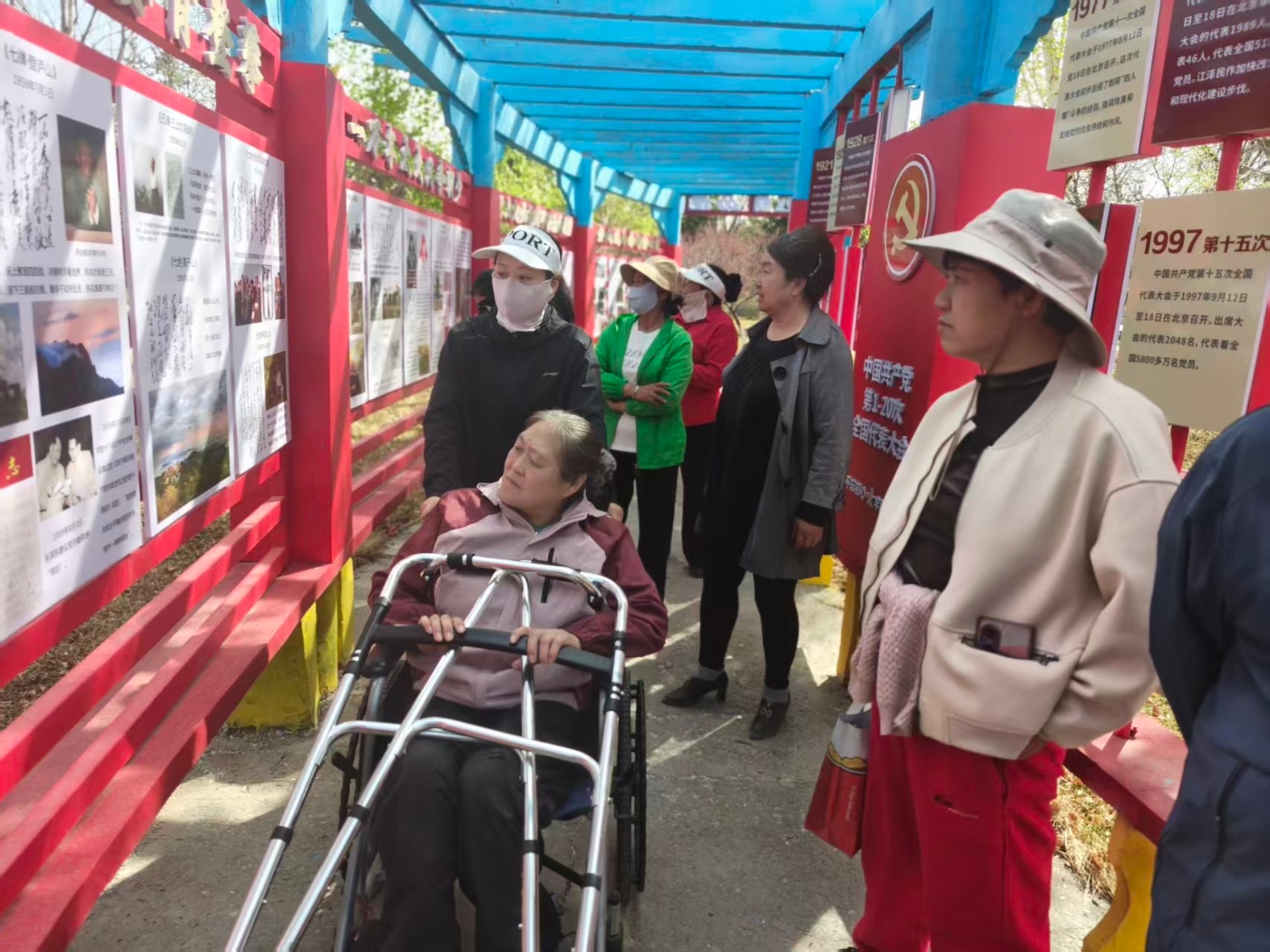 参观一次展览。赵伟红摄
