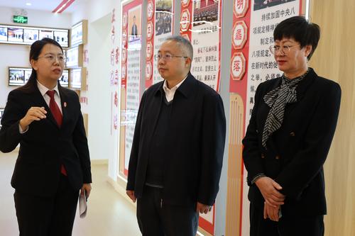 调研组在师市党建示范点第十师中级人民法院党支部调研(1)