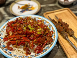 滚辣皮子拌面